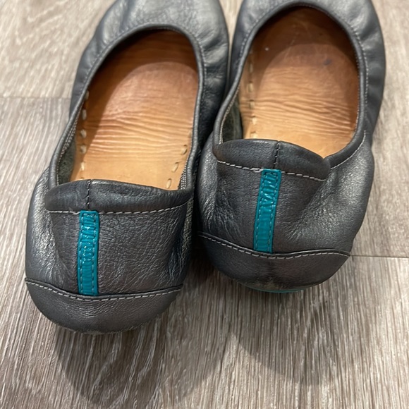 Tieks Metallic Pewter ballet flats size 7 - Picture 4 of 10